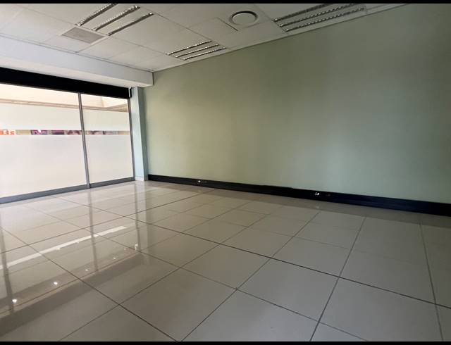 221M² RETAIL TO LET IN KYA SANDS